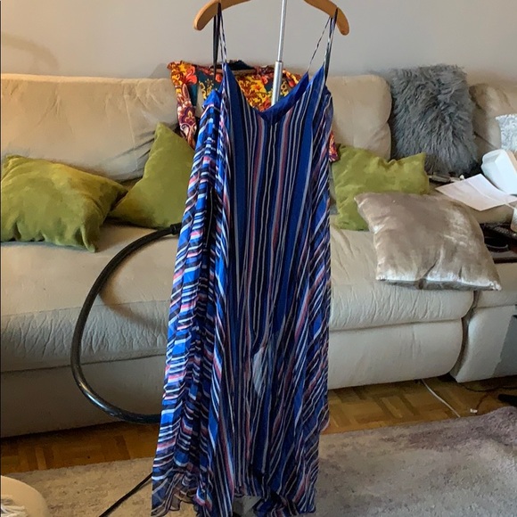 Bebe handkerchief hem deep V Maxi - Picture 2 of 4